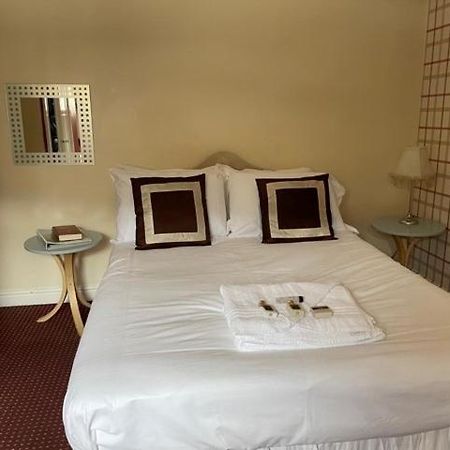 Bertie Pontypridd Hotel Trehafod ภายนอก รูปภาพ