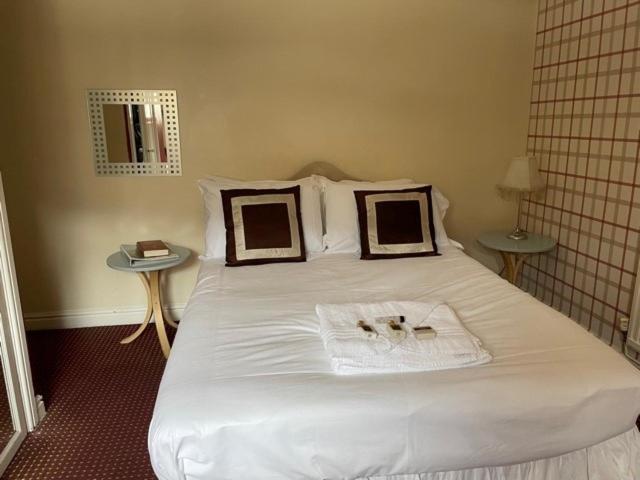 Bertie Pontypridd Hotel Trehafod ภายนอก รูปภาพ